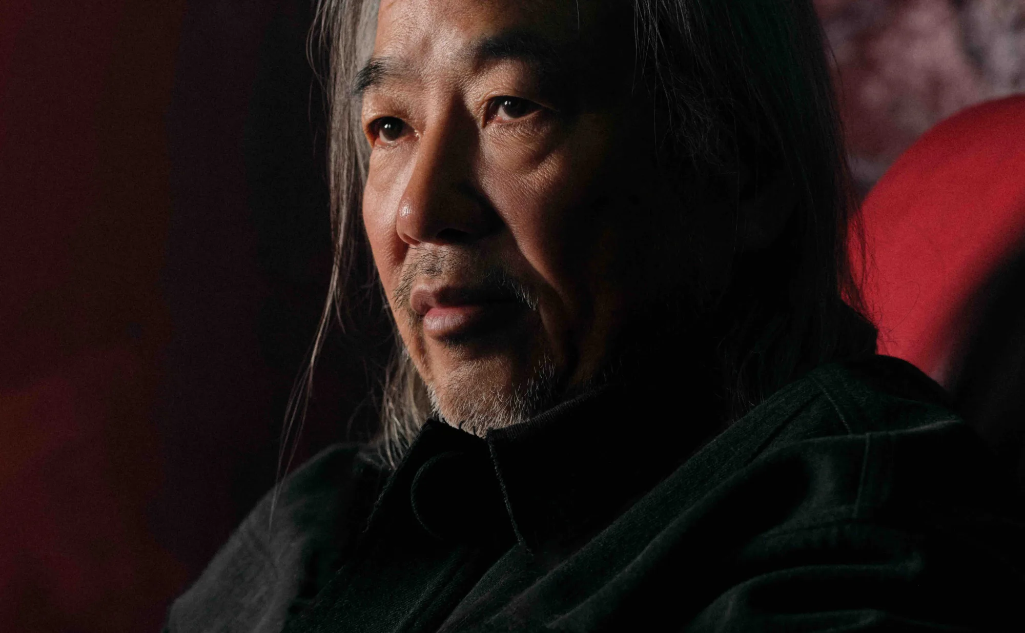 headshot of yan pei-ming