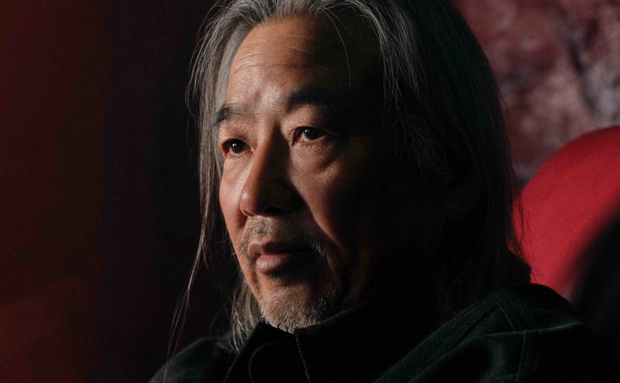 headshot of yan pei-ming